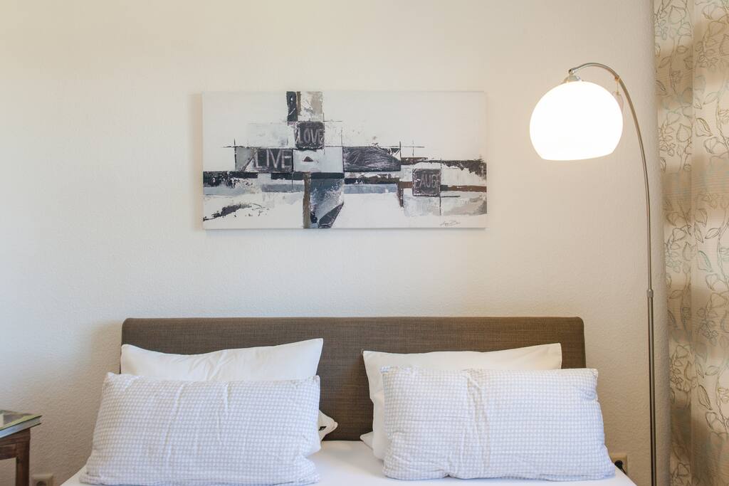 Boxspringbett mit Matratzen unterschiedlichen Härtegrades