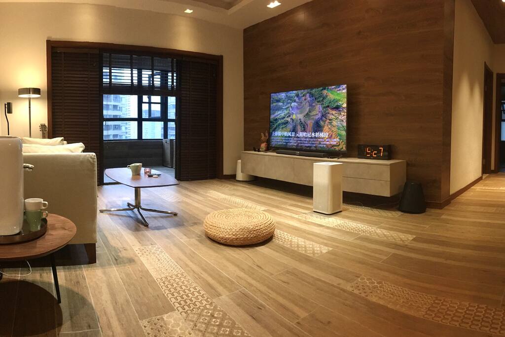 这是客厅的半全景照