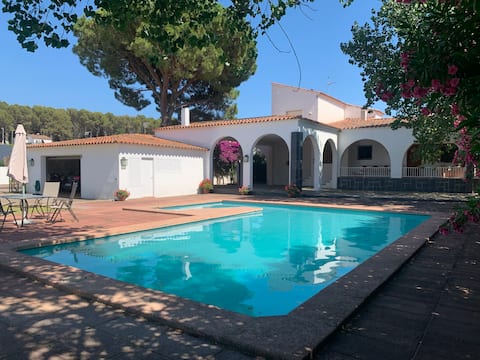 Large exclusive house with private garden and pool