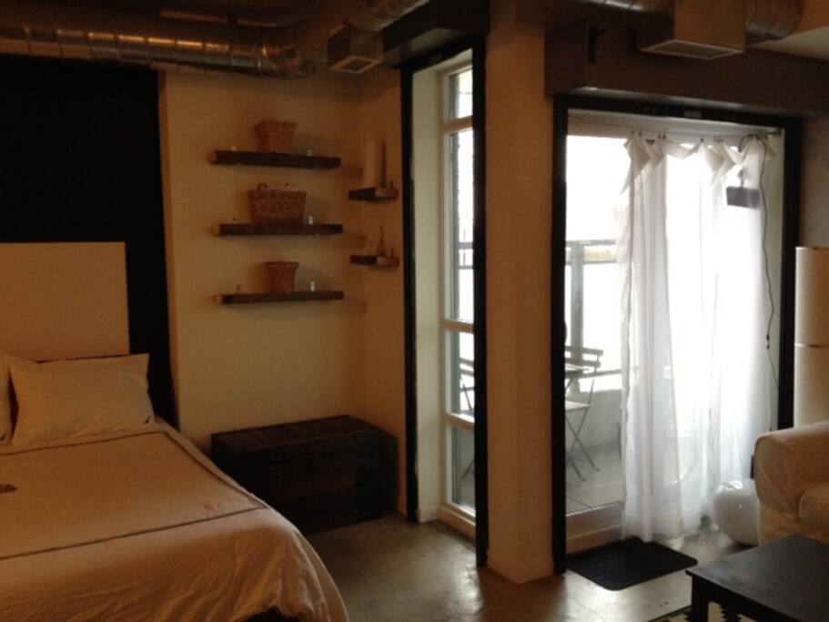 Queen sized bed with lots of storage underneath.
Floor to ceiling window with built in blind/security.
Exposed duct work.