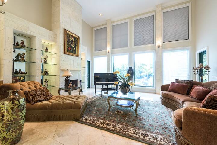 Luxurious Rooms at Casa Mansion gallery image 2