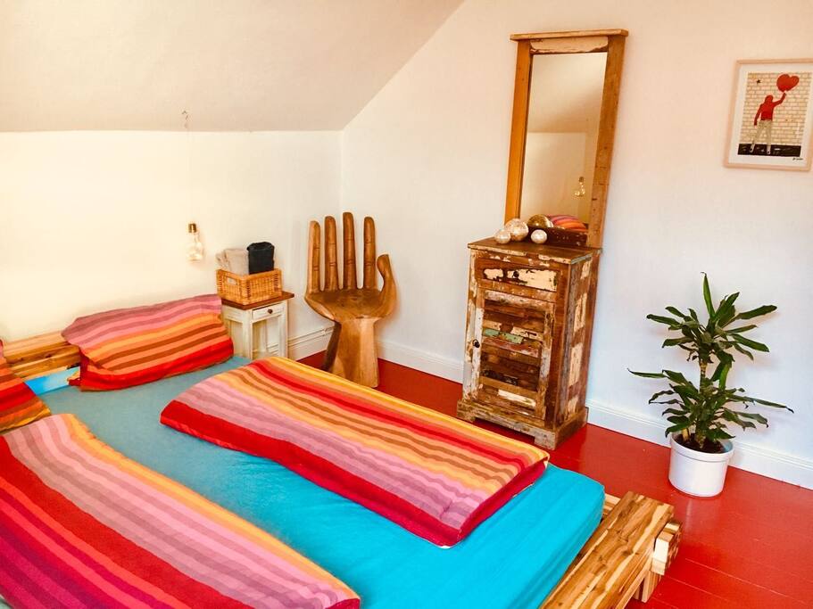 Cosy bed with good matress and fluffy pillows and soft blankets.