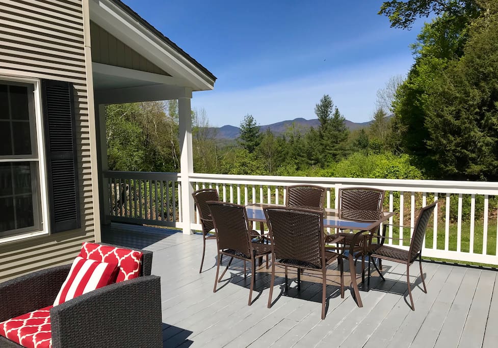 Enjoy the mountain views in this spacious home with your friends and family.