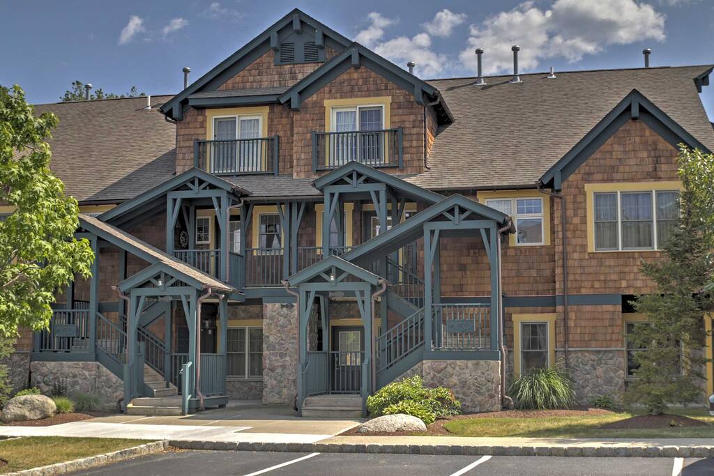 This unit features 2 bedrooms, 2 bathrooms and accommodations for 6.
