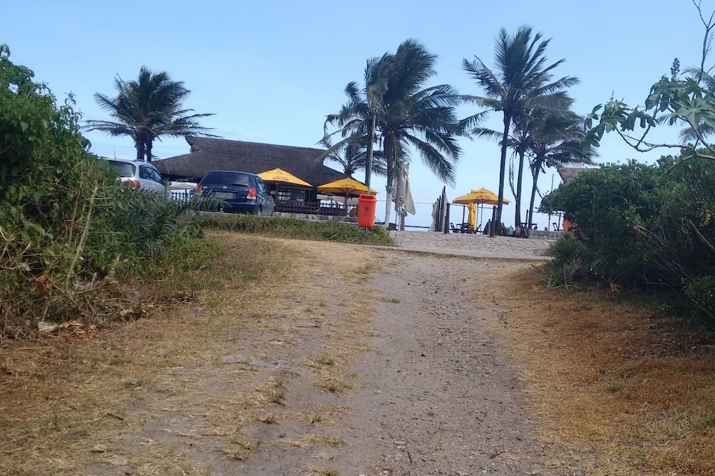 Chegada na praia. Em frente ao quiosque Girassol.