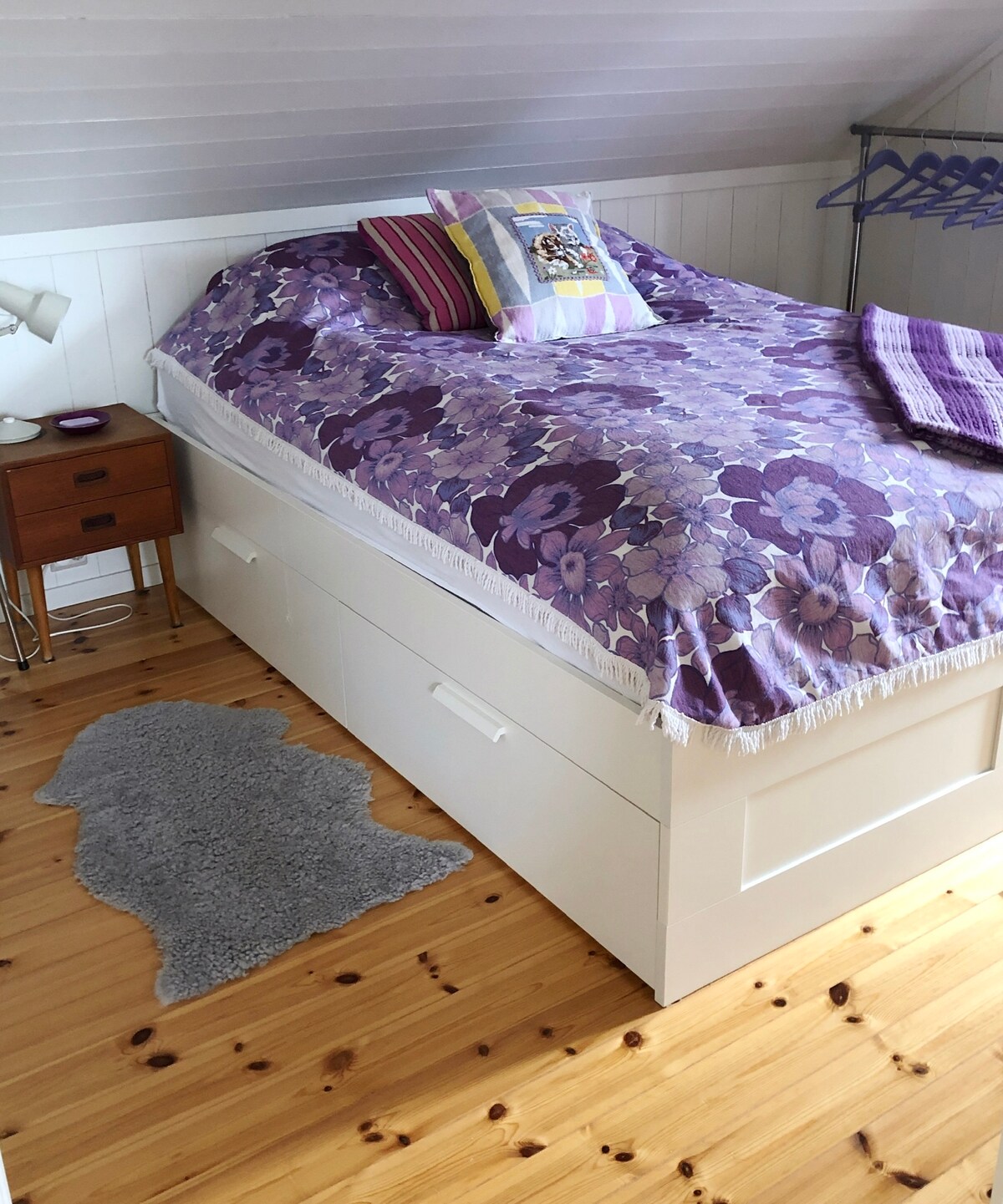 เตียงคู่ (180 x 200) ใน “ห้องนอนสีม่วง”