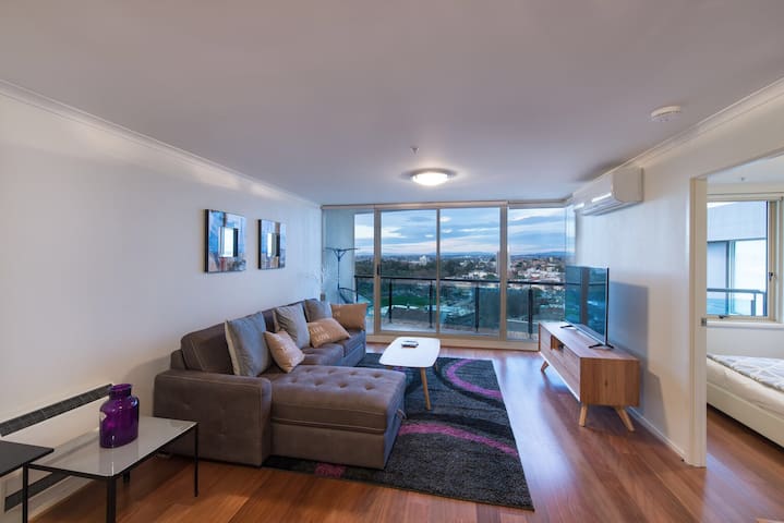 St Kilda Road Park View 3 Bedroom Luxury Apartment