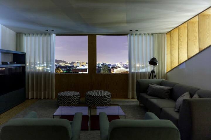 Bright and Arty Apartment gallery image 2