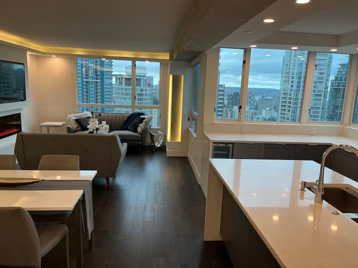 Furnished 3 Bedroom Luxury Condo - Vancouver