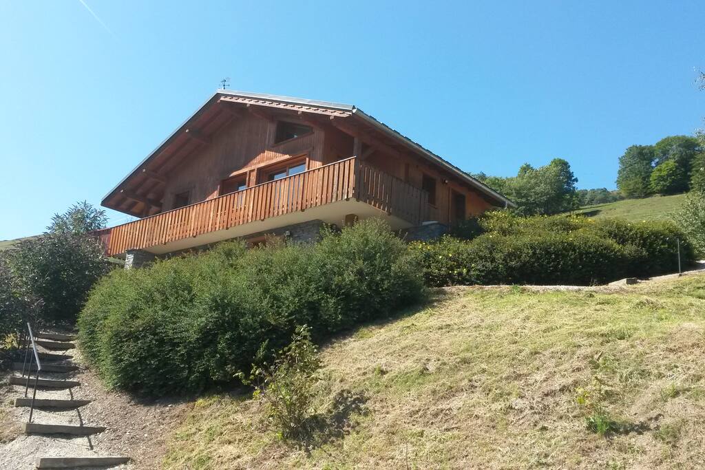 façade sud du chalet en été