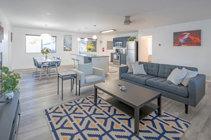 Brand new modern 3 bed house close to everything!