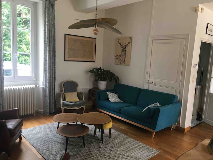 Charmante Maison Ensoleillée Avec Jardin - Laval, France