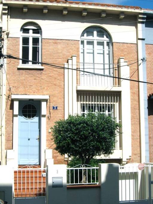 Maison de ville cosy et bien placée.