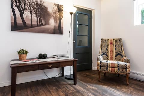 Successful Airbnb property: Private suite with a king size bed in Mercier–Hochelaga Maisonneuve