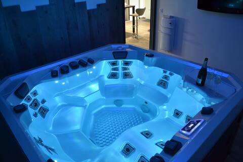 Gite with private indoor HOT tub in Brittany
