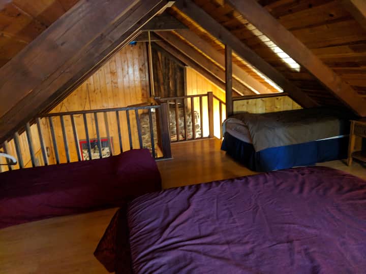 Loft 2 (bračni krevet i tri blizanca) s točkićima
