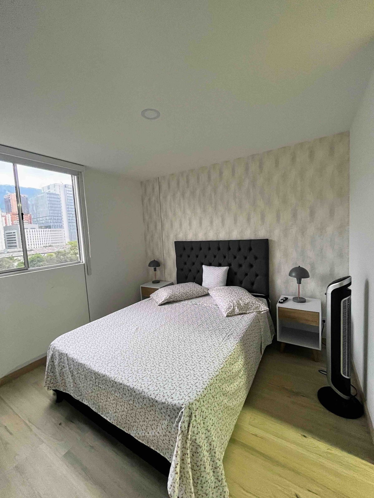 Master Room - Kitanda aina ya Queen & TV