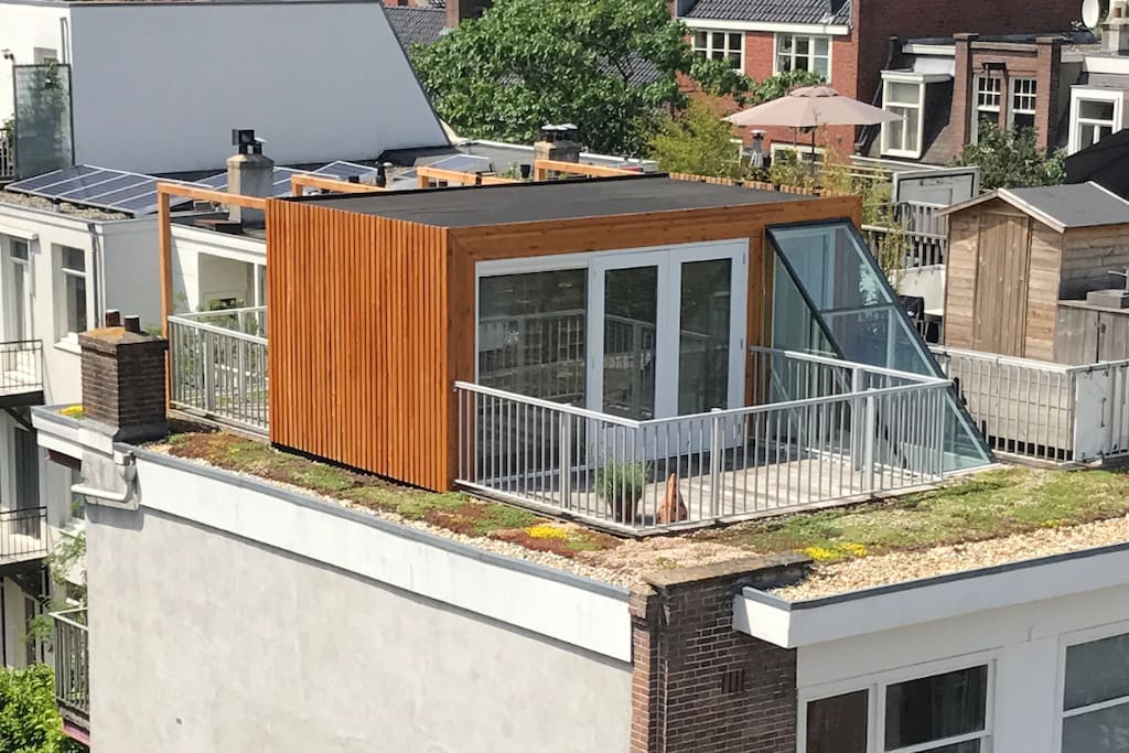 Rooftop with masterbedroom and two terraces.