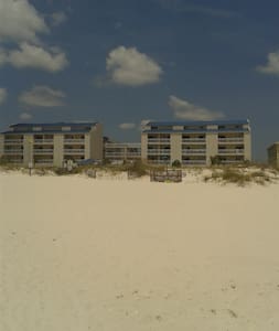 Beachside STUDIO Condo with Side-Facing Balcony