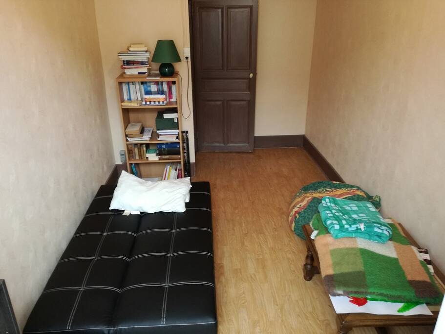 Chambre meublée