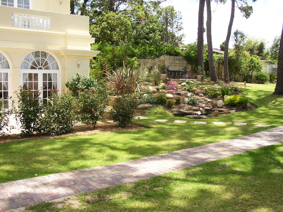 nice park-like setting with 6500m2