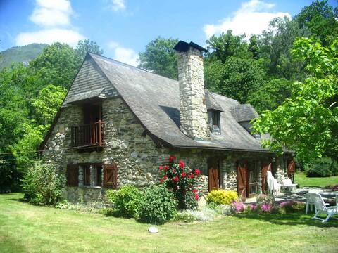 The charm of the Pyrenees in the Aurita Bergerie