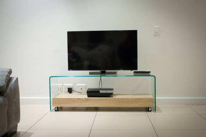 Central and modern apartment in downtown Cape Town gallery image 5