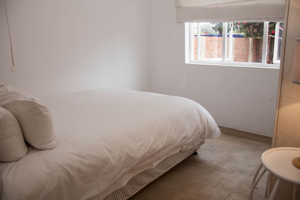 Double bed with garden view