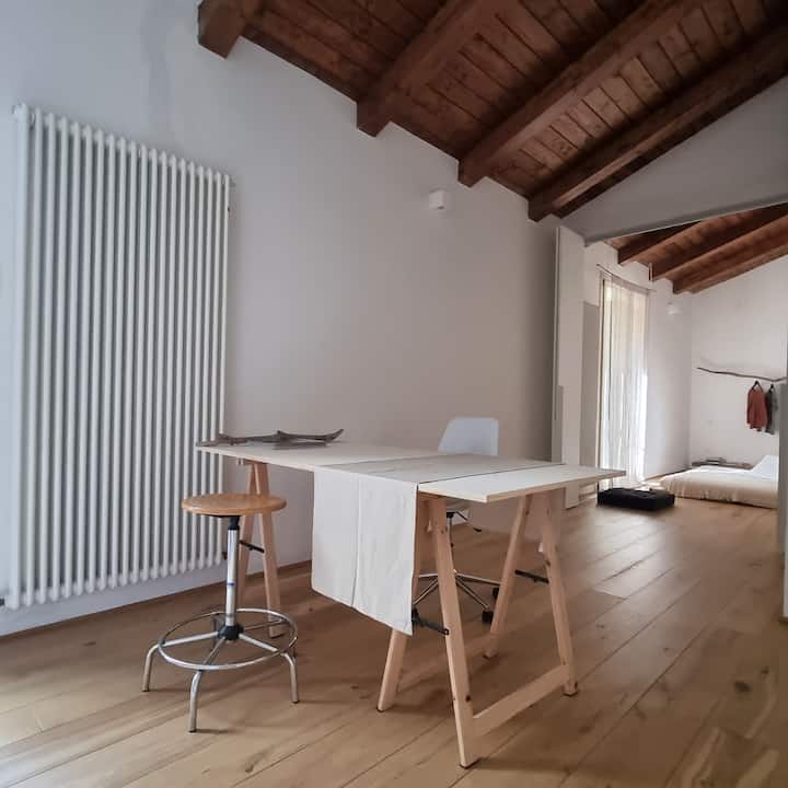 Bright & Spacious Openplan Stylish Studio
Long Let - Forlí