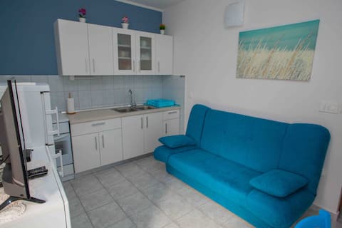 Successful Airbnb property: Studio Apartment EVLONI - your place for vacation in Potočnica