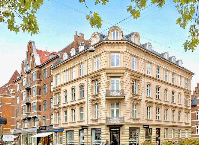 Lovely large and bright loft with unique details gallery image 2