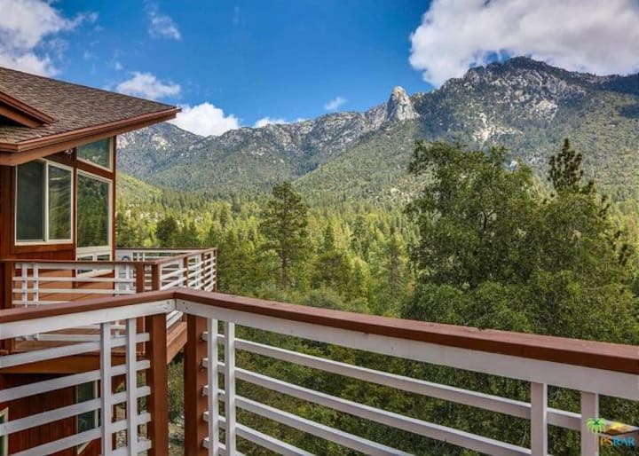 The Pinnacle Luxury Home, Spa, the best Views Cabins for Rent in