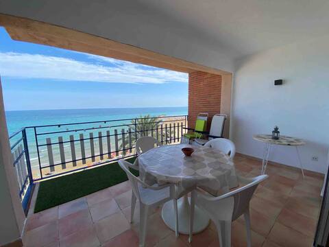Spacious beachfront apartment