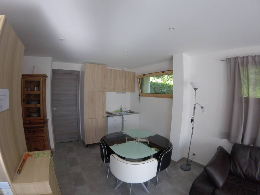 Espace repas et cuisine