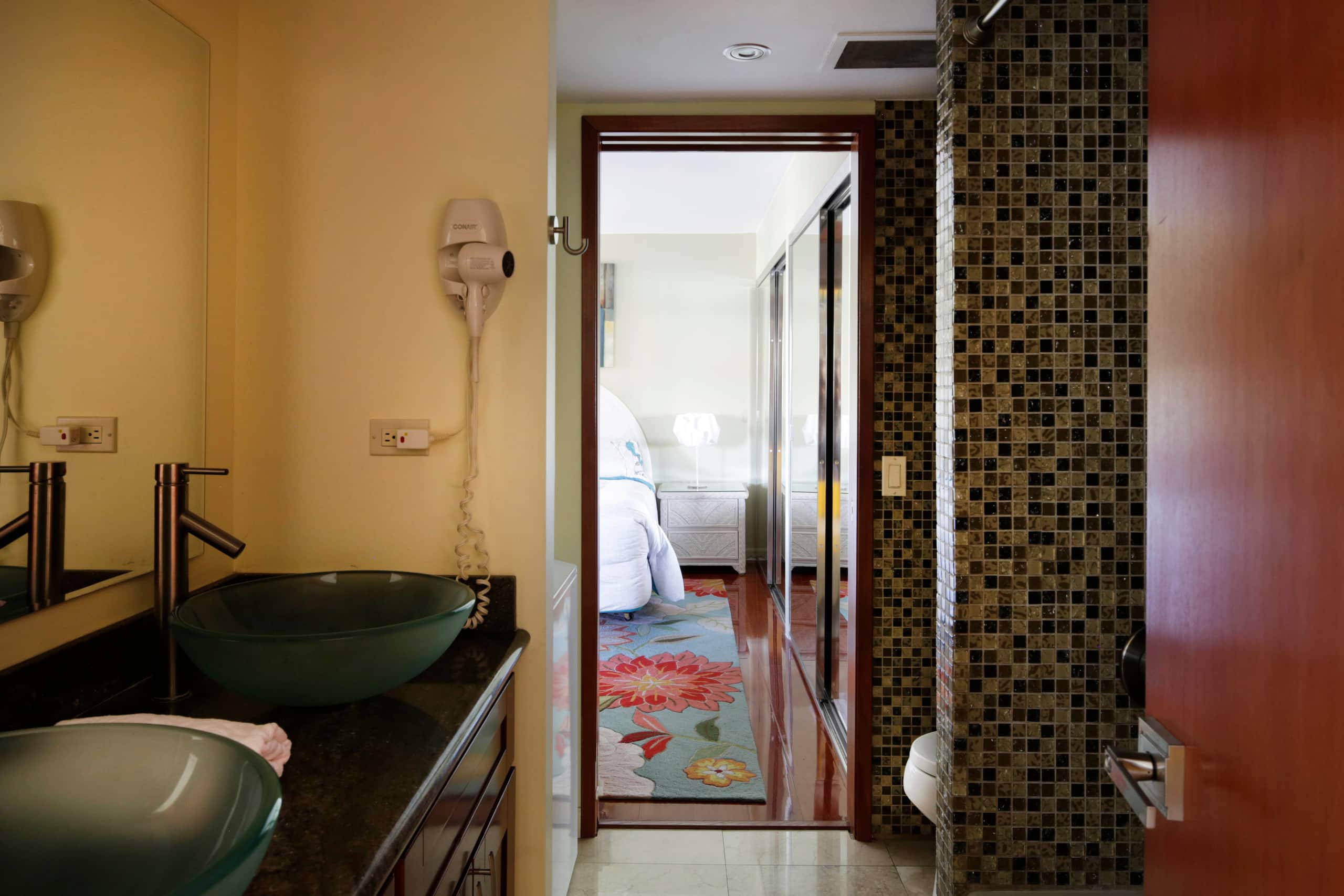 Condo in Honolulu · ★4.88 · 1 bedroom · 3 beds · 1 bath - Image 32