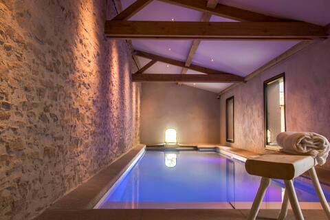 10 en-suite rooms with swimming pool