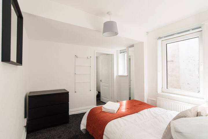 Entire 1 Bedroom Flat in Cardiff