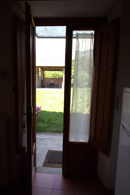 Ingresso dal giardino privato