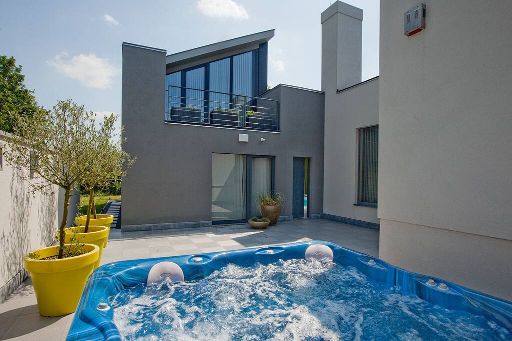 Jacuzzi
