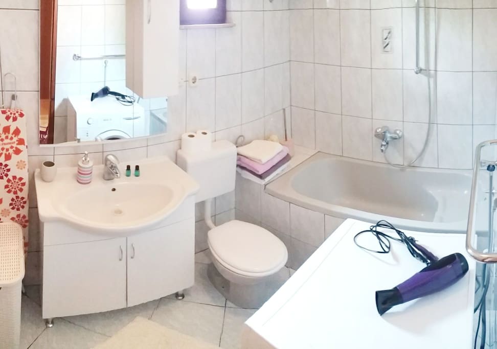 Bathroom, with all esentials