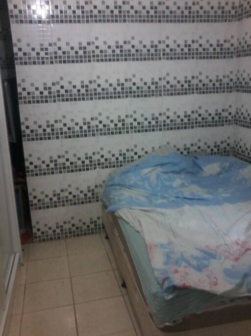 quarto cama de casal e guarda roupa de casal