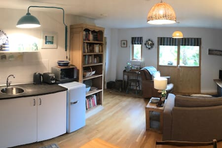 Modern eco apartment, parking & near coastal path