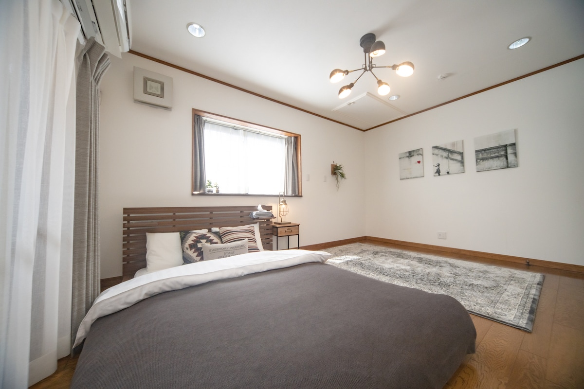 ◉Schlafzimmer 1 (2. Stock)
Es gibt ein Doppelbett.
