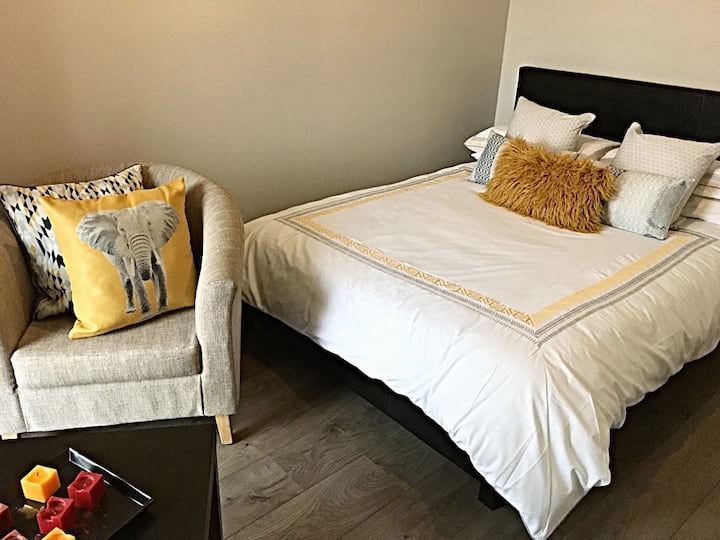 Stylish & Cozy room close to main attractions