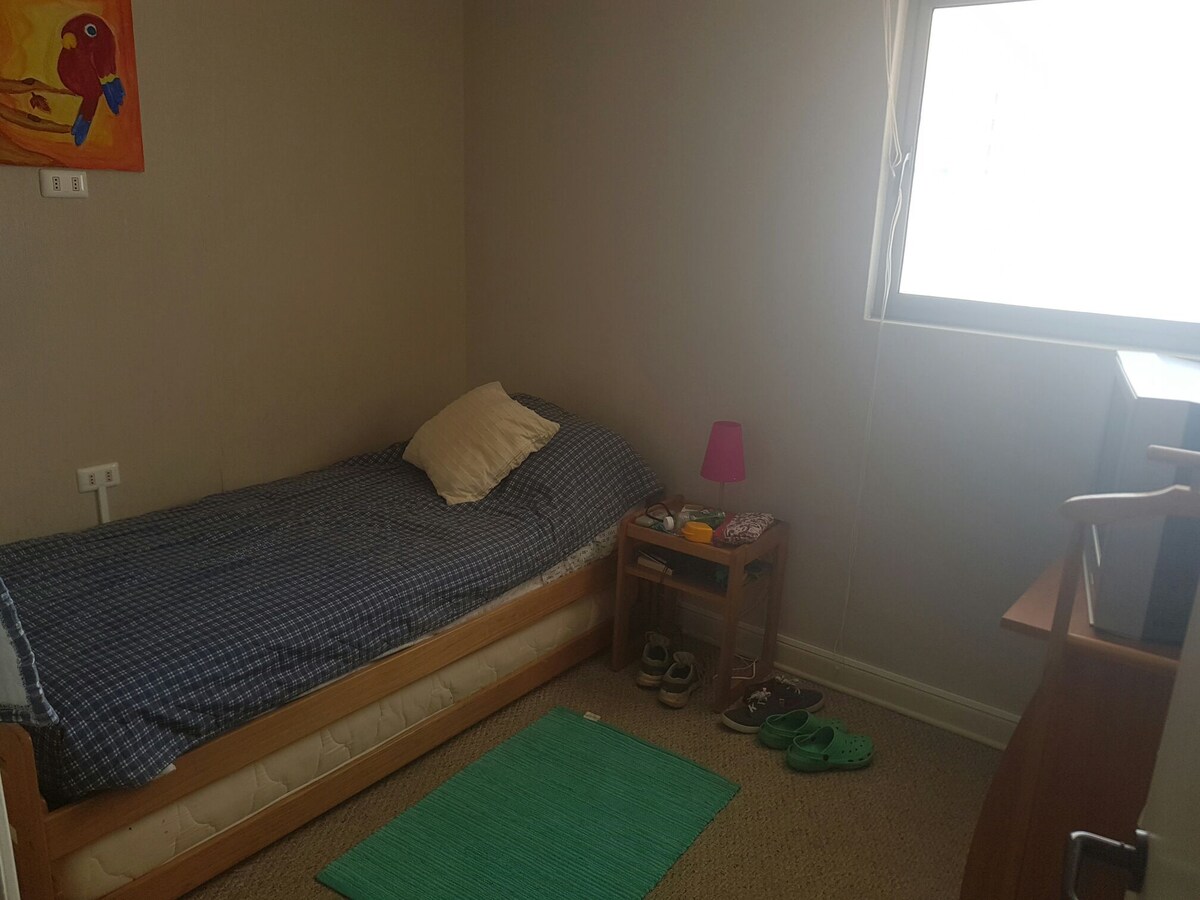 ห้องนอนที่ 3 เตียงชั้นล่างมีเท้าที่ช่วยให้คุณยกระดับหลักได้