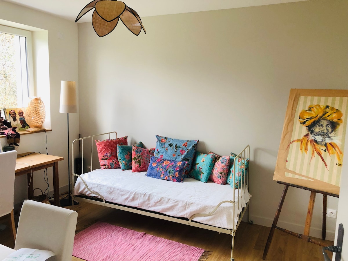 Sovrum och kontor på bottenvåningen