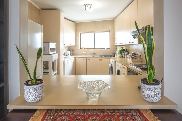 Luxurious Beach Front with parking gallery image 4