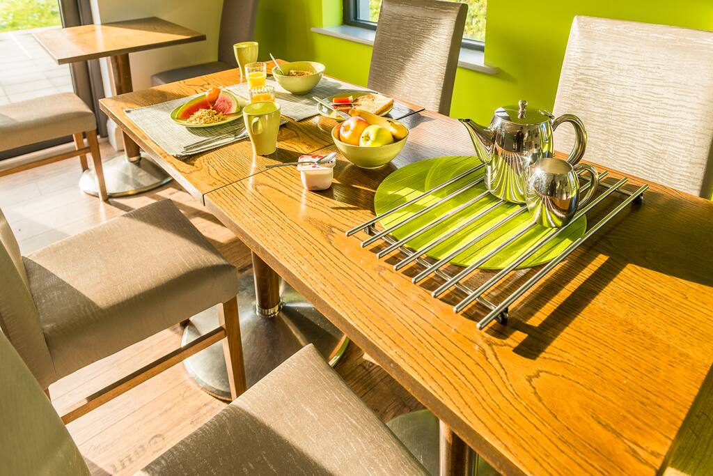 Help yourself to a selection of breakfast items.