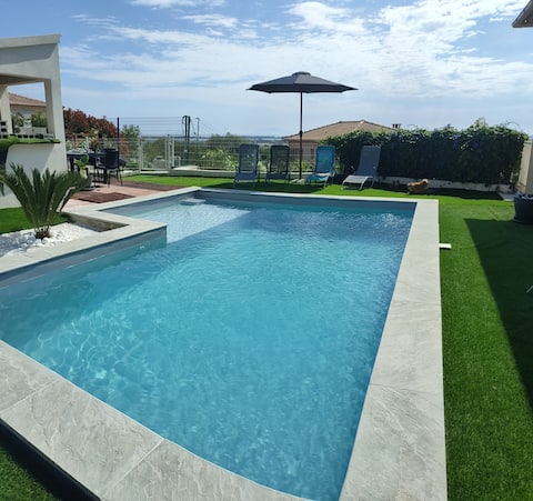 Ground floor of villa for 6 people, garden, swimming pool, Bastia, sea