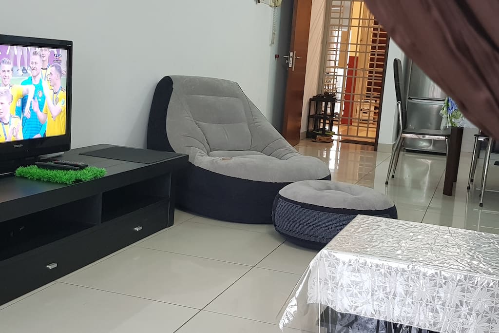 Living Room-HD Local Channels TV & Relax Chair